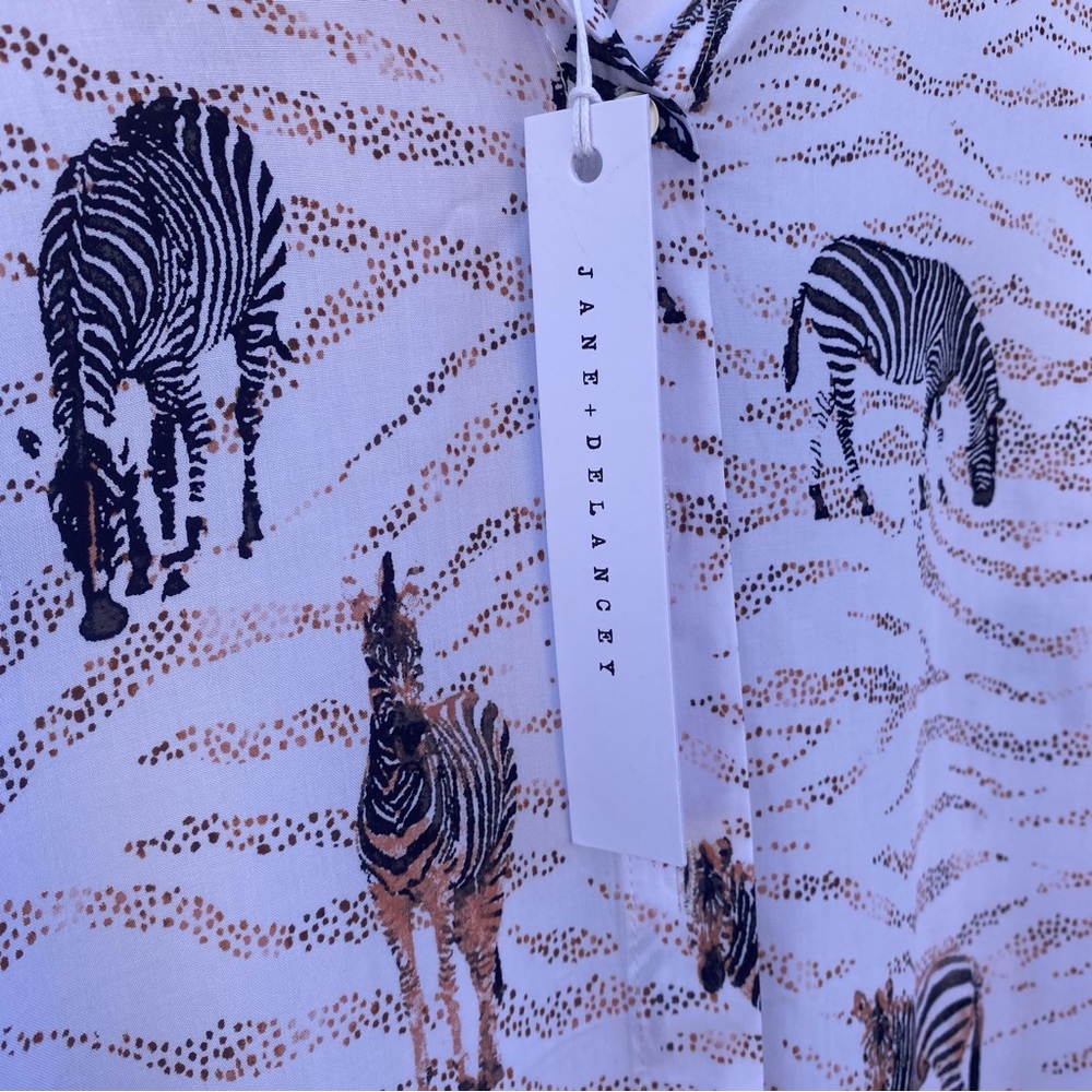 JANE AND DELANCEY Short Sleeved Zebra Blouse - Picture 7 of 8